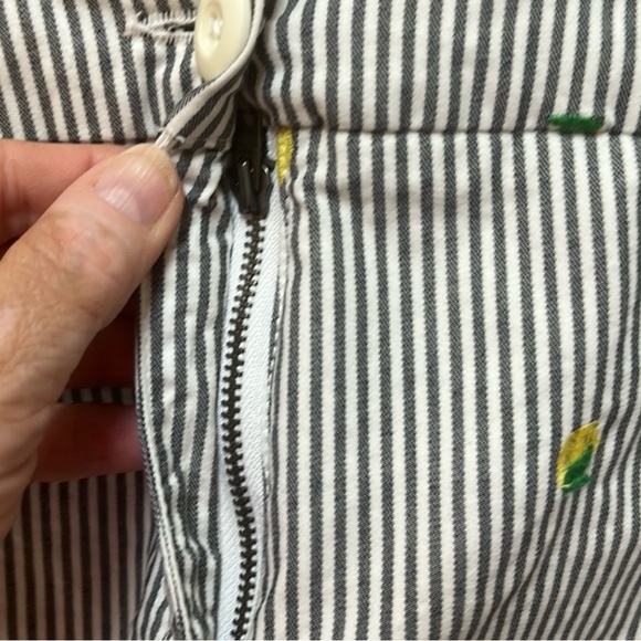 ☀️2/$25 Crown & Ivy shorts w/ lemon embroidered - Picture 5 of 7